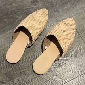Beige woven women’s mules/sandals